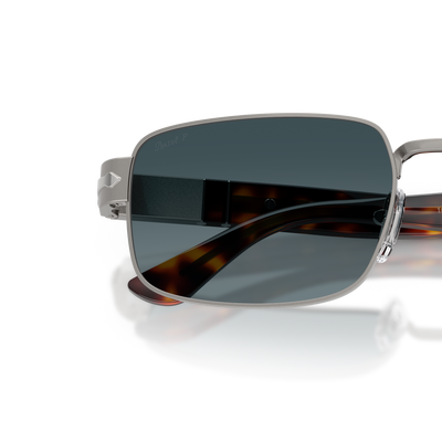 Persol PO1022S con Montatura Gunmetal e Lenti Blu – Immagine variante