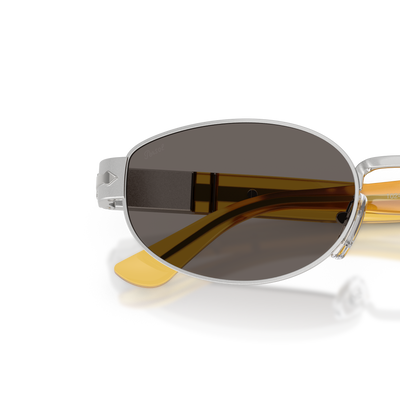 Persol PO1024S con Montatura Argento e Lenti Grigio – Immagine variante