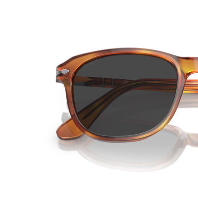 Persol PO1935S con Montatura Terra di Siena e Lenti Nero – Immagine variante