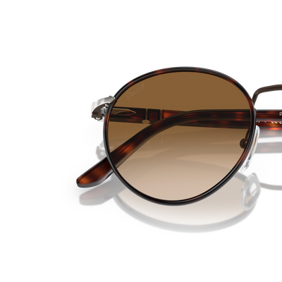 Persol PO2422SJ avec Monture Marron mat et Verres Brun – Image variante