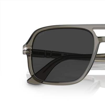 Persol PO3328S con Montura Ahumado y Lentes Negro – Imagen de variante