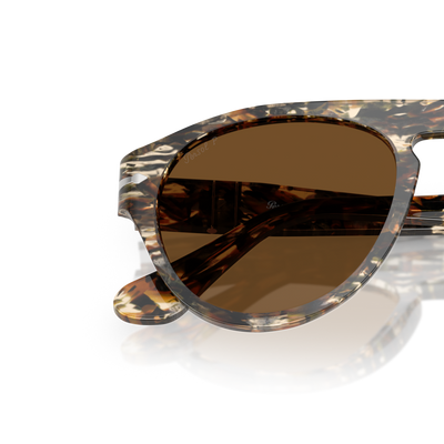 Persol PO3370S con Montura Marrón ámbar/negro pirata y Lentes Marrón – Imagen de variante