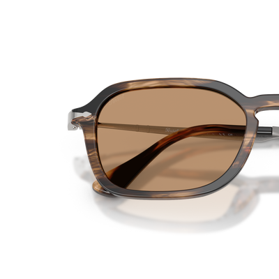 Persol PO3381S avec Monture Striped Black &amp; Greish Brown et Verres Brun – Image variante