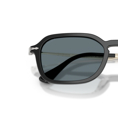 Persol PO3381S con Montatura Nero e Lenti Grigio – Immagine variante