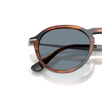 Persol PO3383S mit Striped Black &amp; Brown Gestell und Blau Gläsern – Variantenbild
