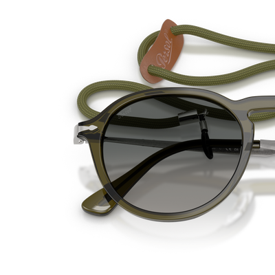 Persol PO3383S - Exclusive con Montatura Gunmetal e Lenti Grey – Immagine variante