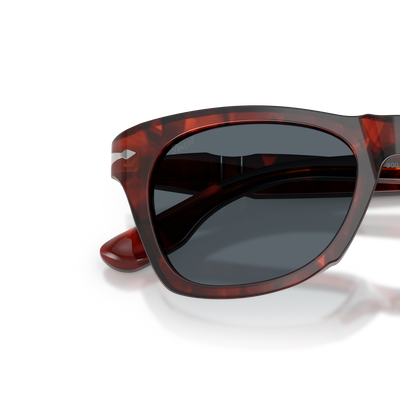Persol PO8001S con Montatura Havana Rosso e Lenti Blu – Immagine variante
