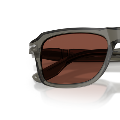 Persol PO8002S avec Monture Gris Opaline et Verres Rouge – Image variante